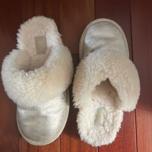 Kids Ugg slides